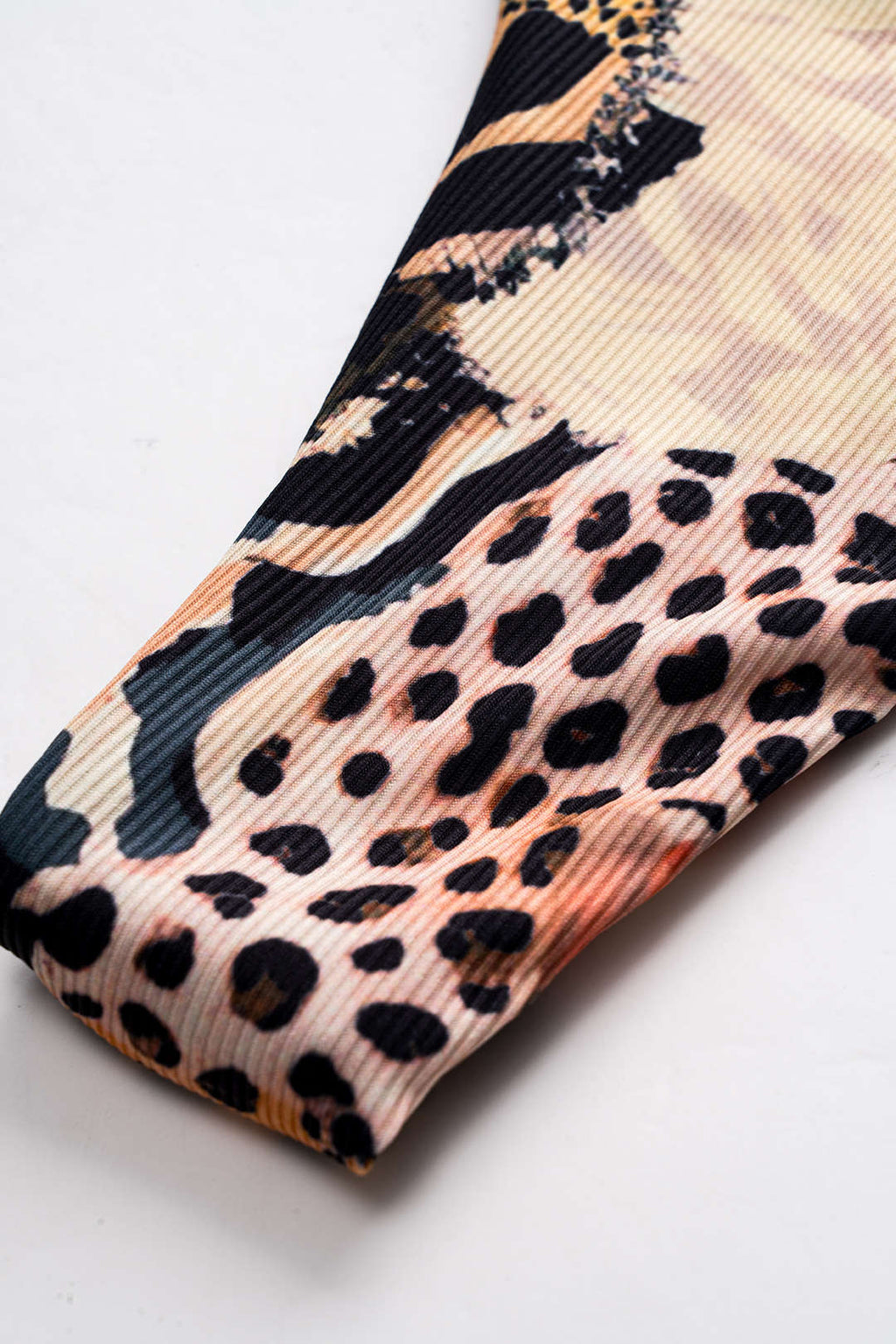 Leopar Desenli Bağcıklı Sırtı Açık Bikini Takımı