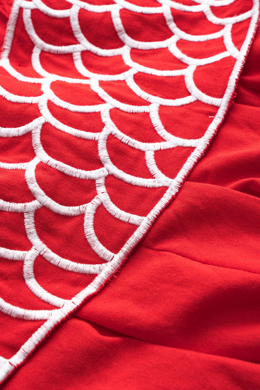 Pileli Balık Nakışlı Sırt Dekolteli Askısız Maxi Elbise