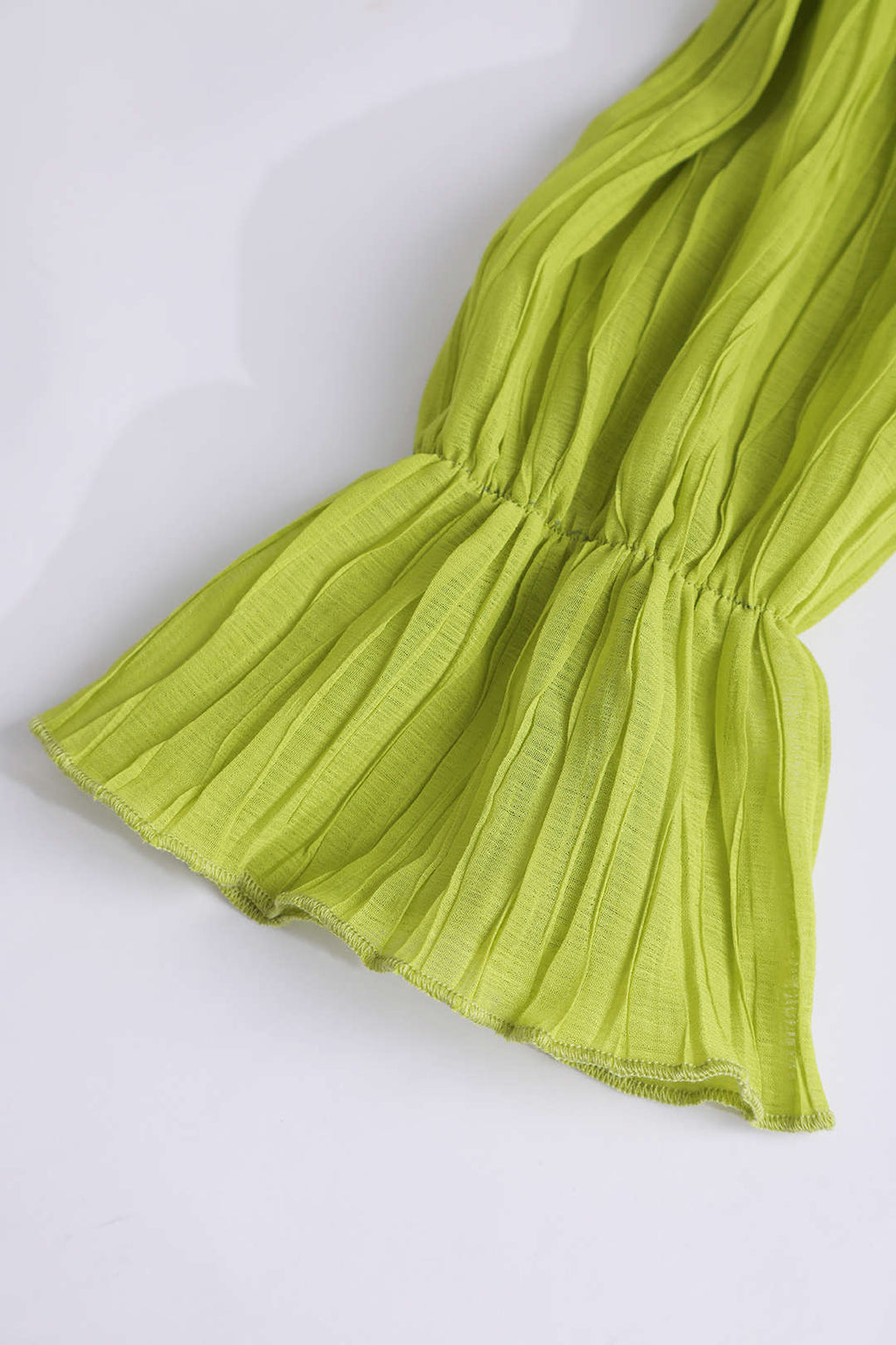 V Yaka Fırfır Detaylı Mini Elbise