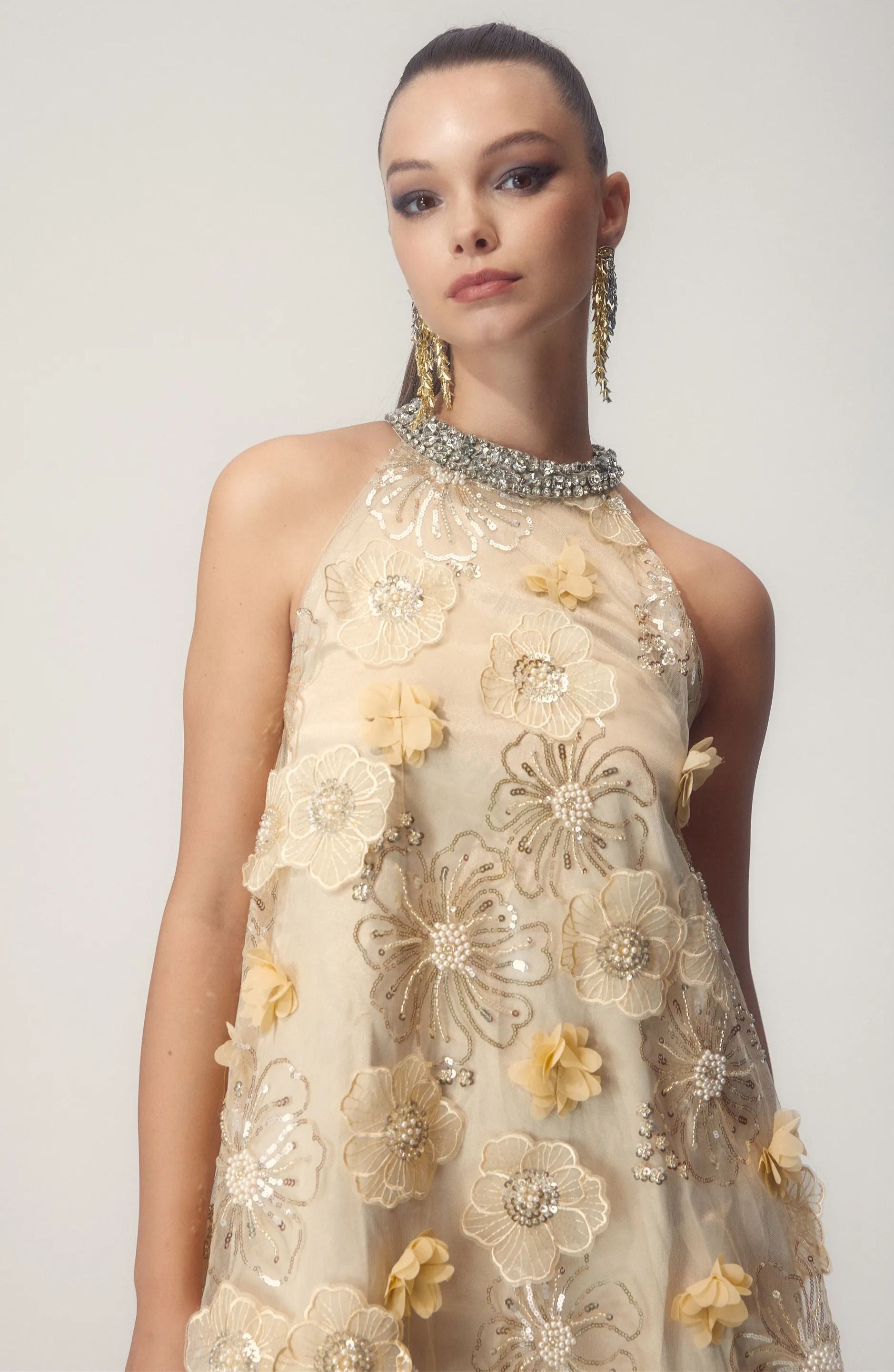 Çiçek İşlemeli Mini Elbise